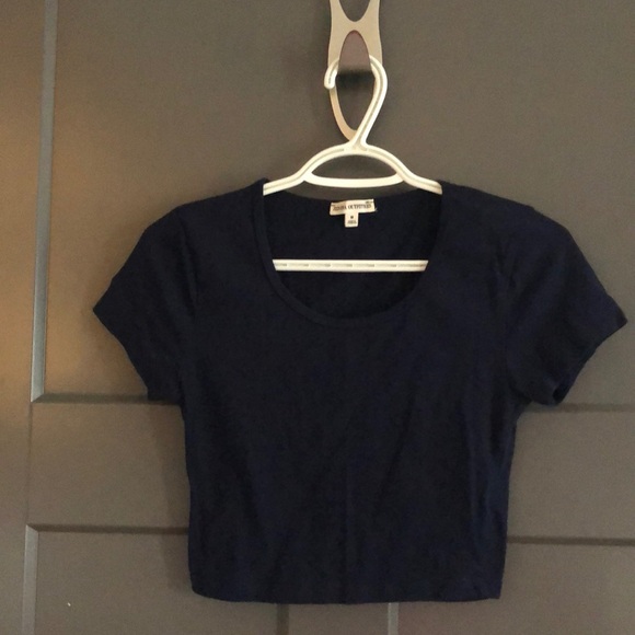 3/$20 or FREE with purchase of 2 or more items Navy Blue crop tshirt size M - Picture 1 of 3
